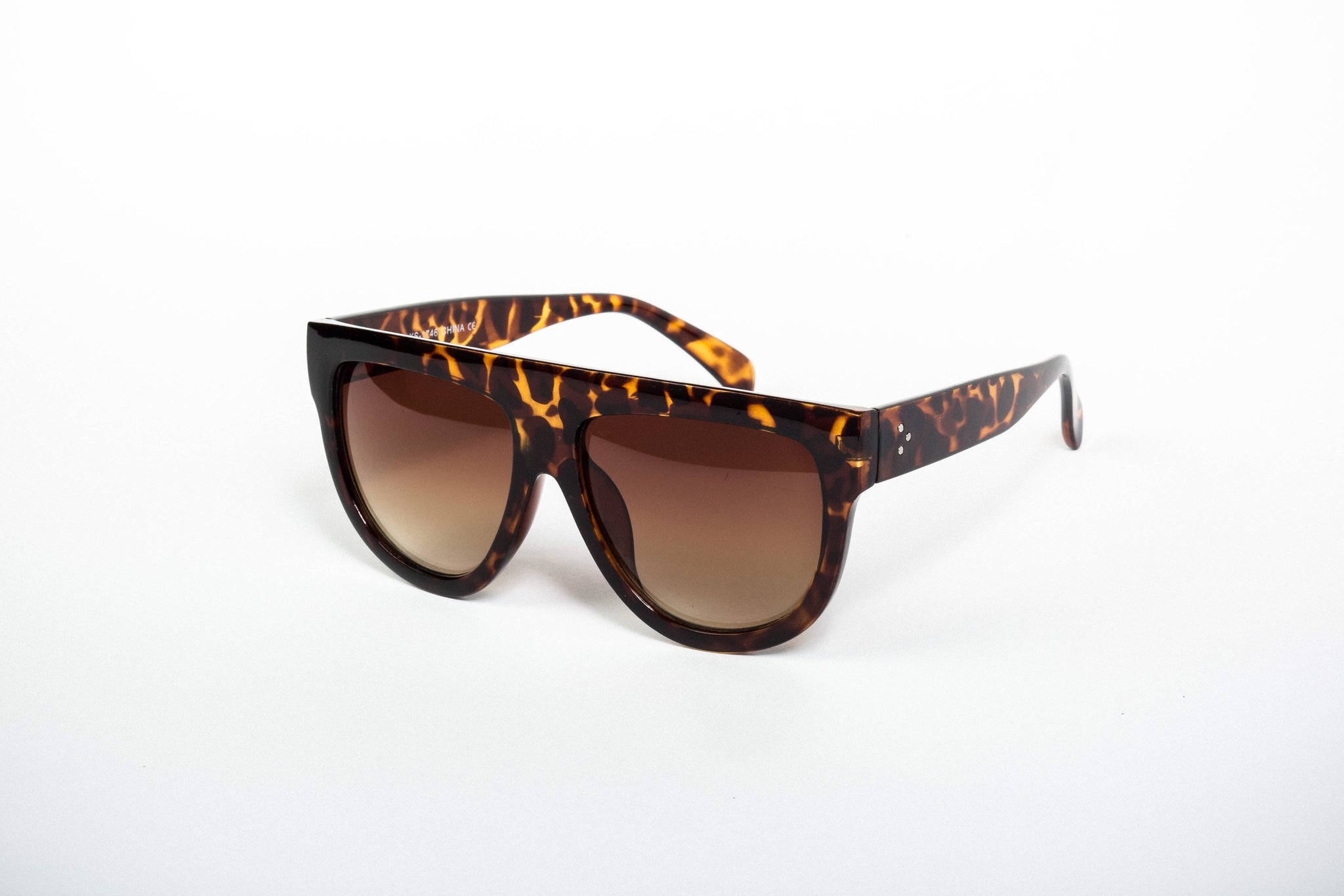 Oversize Horn Rimmed Wide Temple Flat Top Aviator Sunglasses